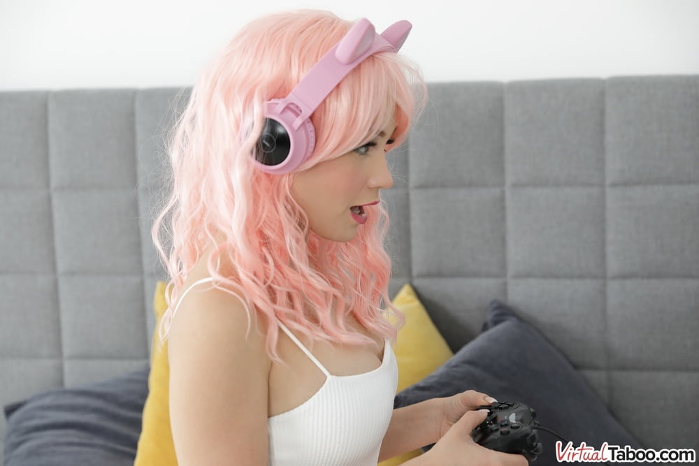 Busty streamer Natasha Teen choose sex instead a game